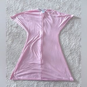 Sleeping Baby zipadeezip sleep sack size Medium 6-12months. Pink